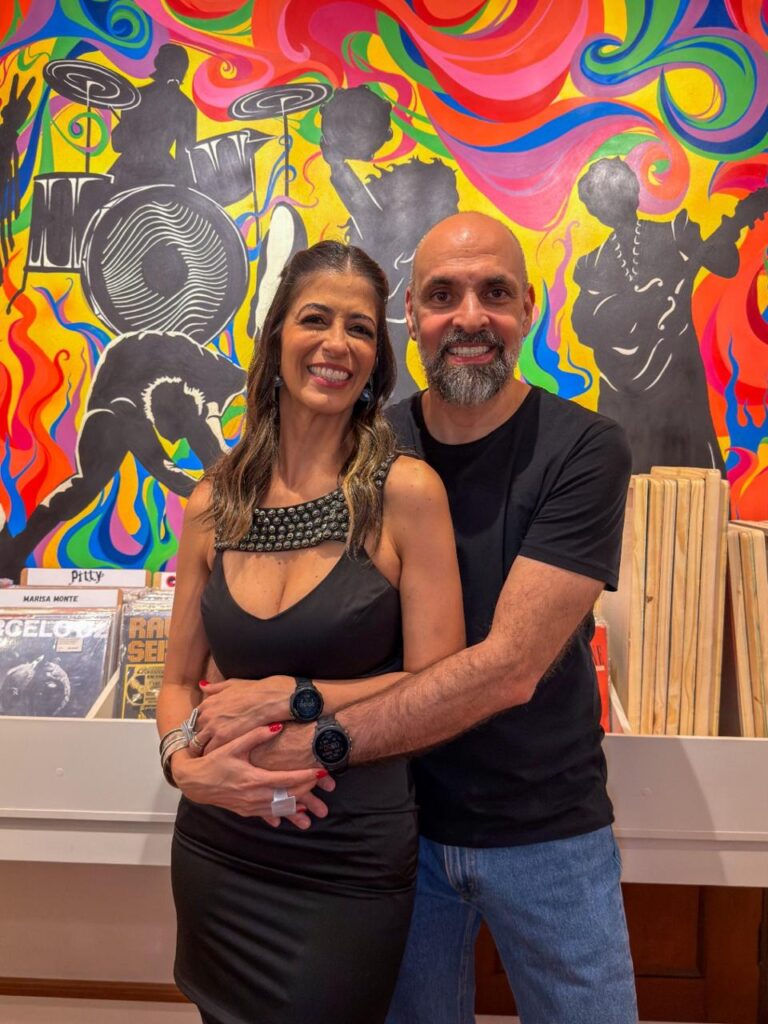 Denise e Guto, da Mundo Vinyl | Crédito: Divulgação