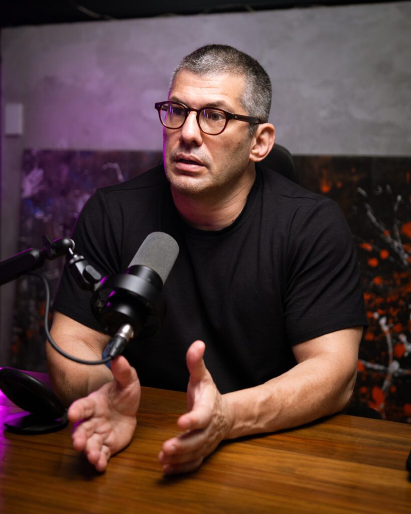 Miguel El Debs em podcast | Crédito: Arquivo pessoal