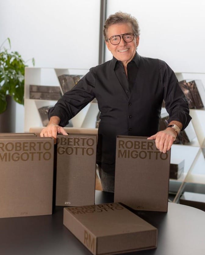 Roberto Migotto e sua obra | Crédito: Divulgação