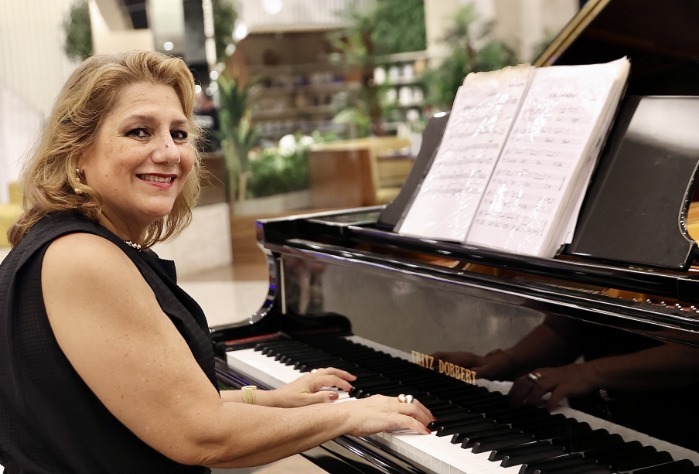 Pianista Adriane Biagini | Crédito: Divulgação