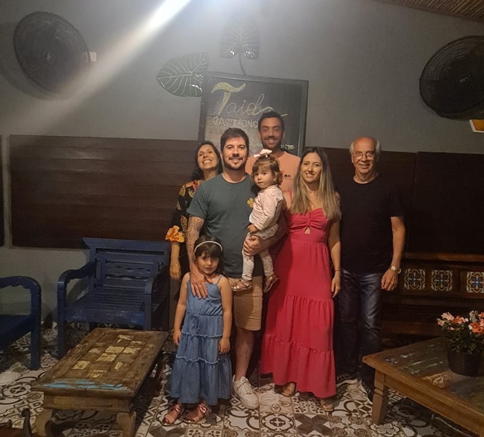 Adriano Rondinelli com a família | Crédito: Arquivo pessoal