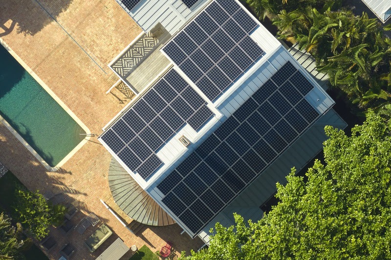 Placas solares para energia solar distribuída | Crédito: Divulgação