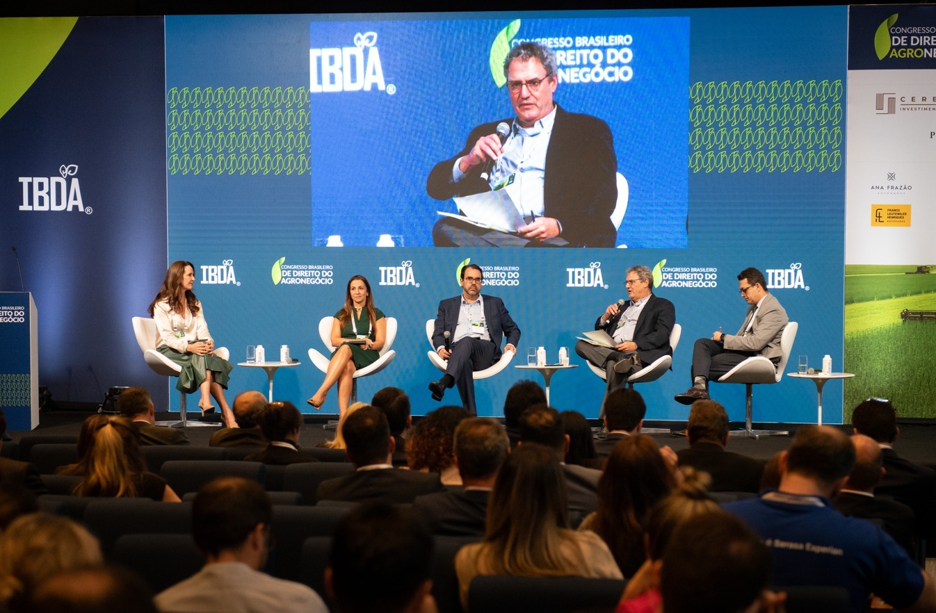 Debatedores durante painel | Crédito: Gerardo Lazzari/Divulgação