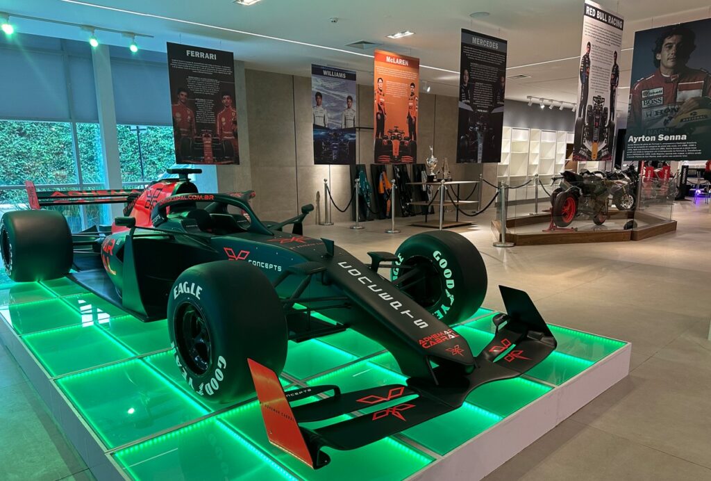 Réplica de carro de F1 no RibeirãoShopping | Crédito: Divulgação