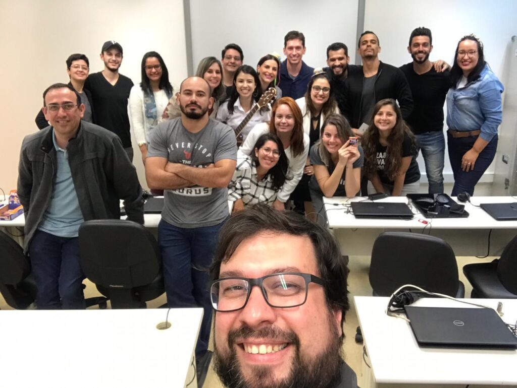 Eduardo Soares com a turma de Marketing Digital e E-Commerce do Senac, em 2018 | Crédito: Arquivo Pessoal