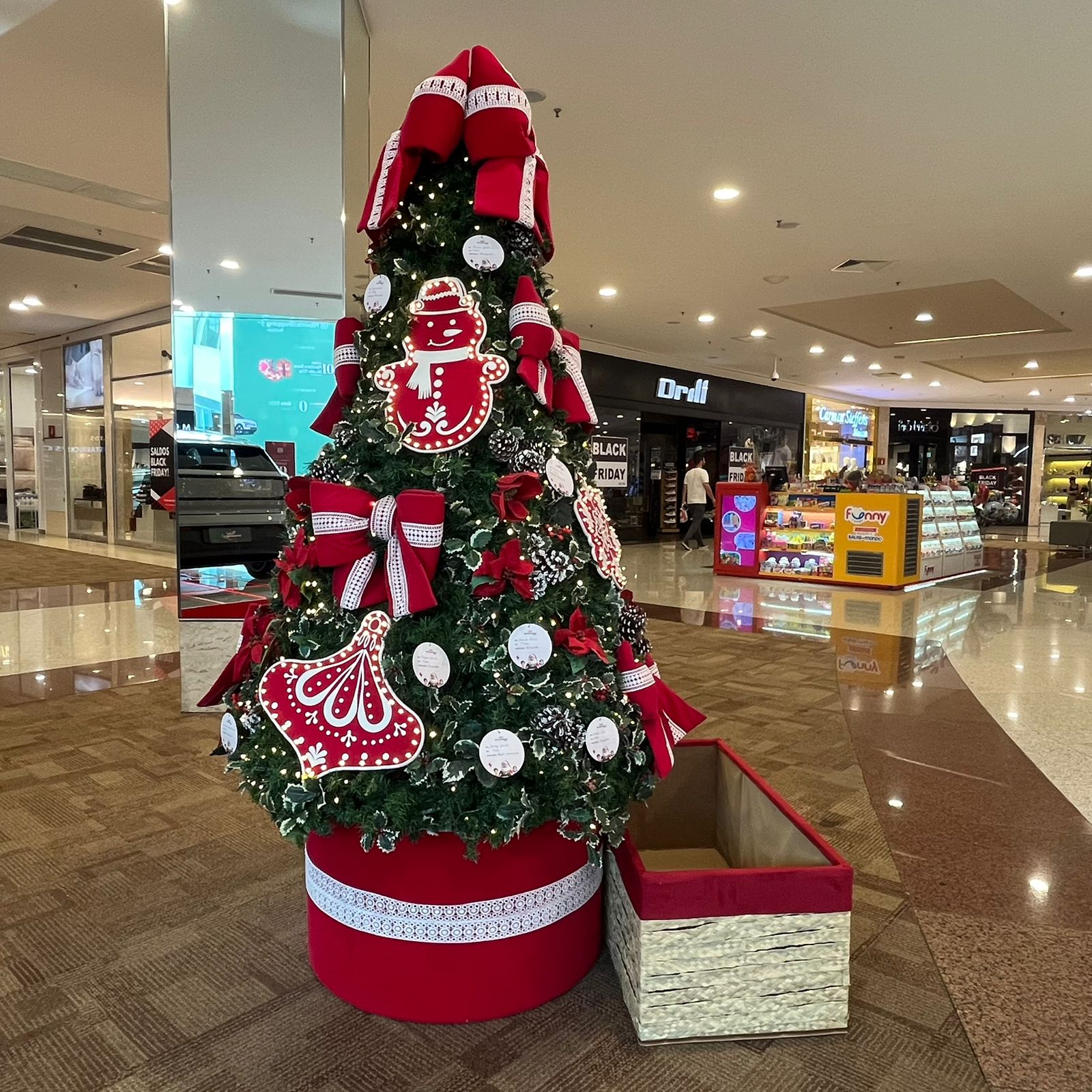 Árvores Solidárias incentivam a doação de presentes de Natal no RibeirãoShopping : Crédito: Divulgação