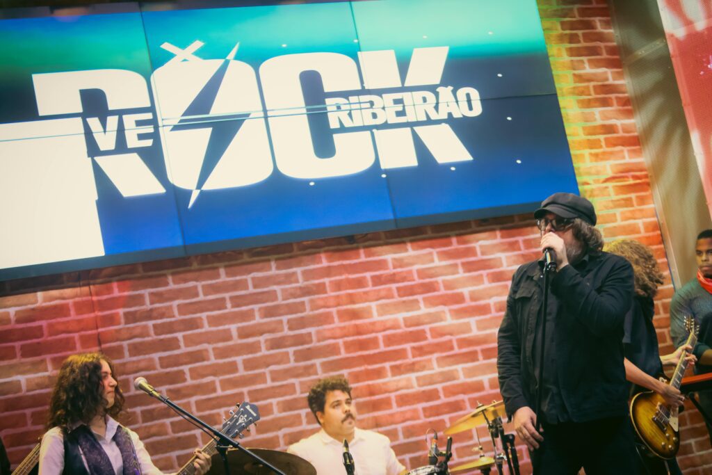 Beto Bruno, da Cachorro Grande, no Hard Rock Cafe | Crédito: Rafael Cautella