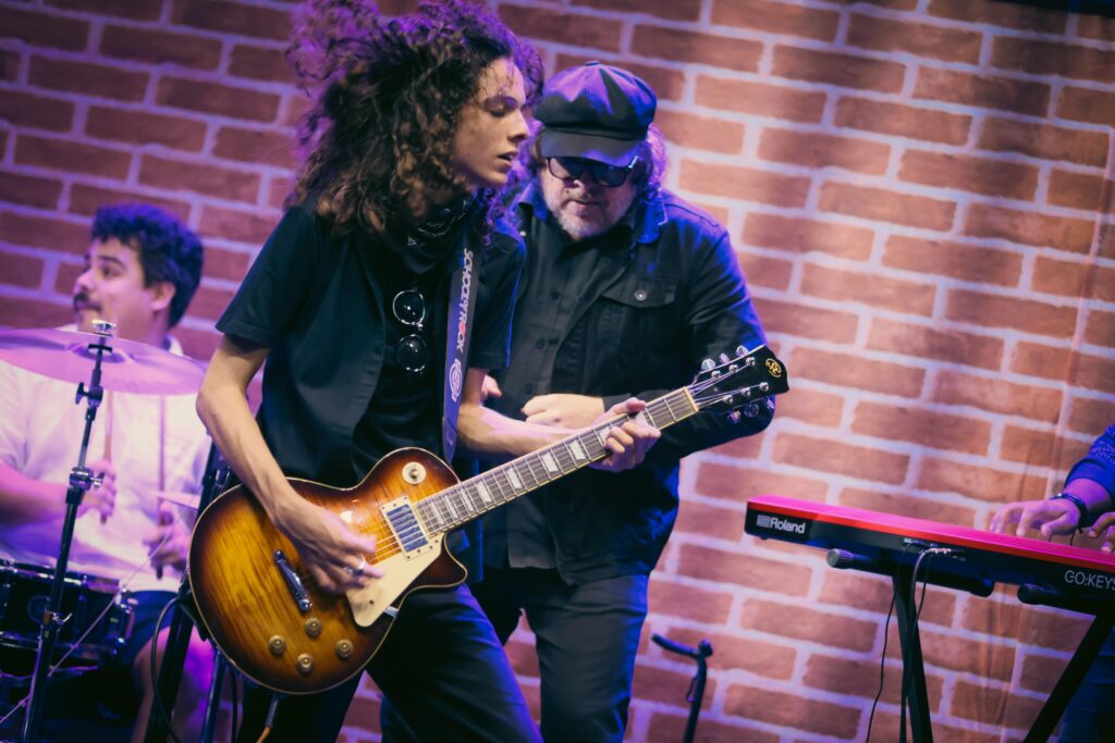 Beto Bruno, da Cachorro Grande, no Hard Rock Cafe | Crédito: Rafael Cautella