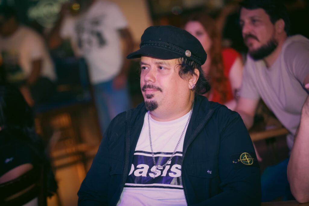 Beto Bruno, da Cachorro Grande, no Hard Rock Cafe | Crédito: Rafael Cautella