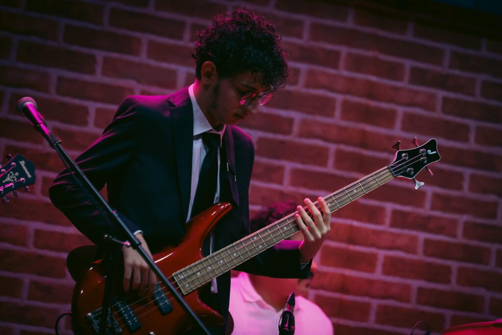 Beto Bruno, da Cachorro Grande, no Hard Rock Cafe | Crédito: Rafael Cautella