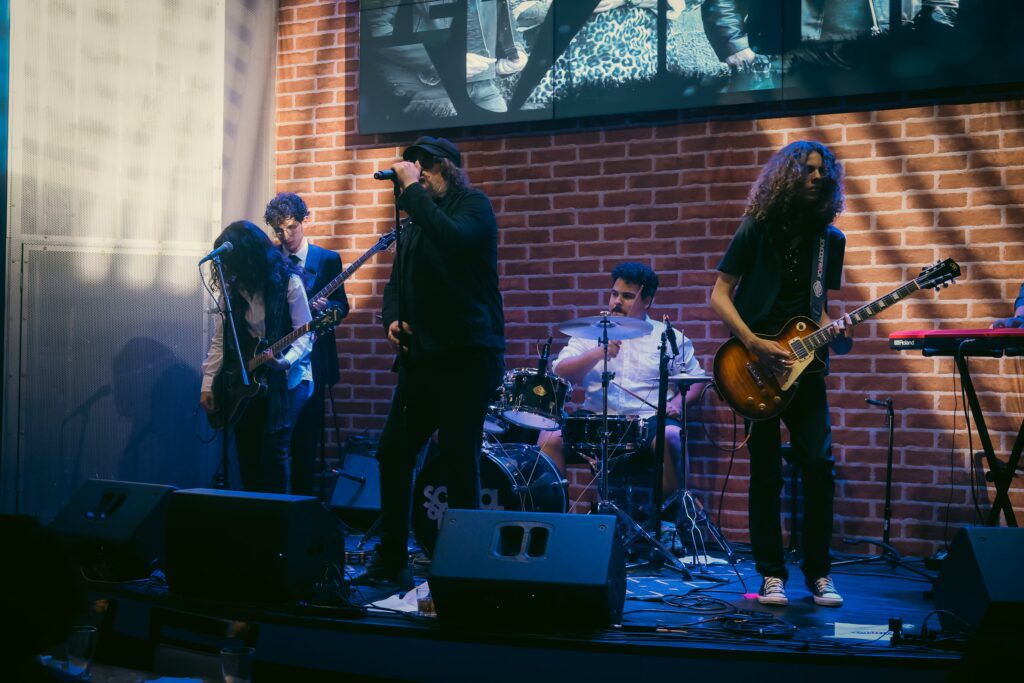 Beto Bruno, da Cachorro Grande, no Hard Rock Cafe | Crédito: Rafael Cautella