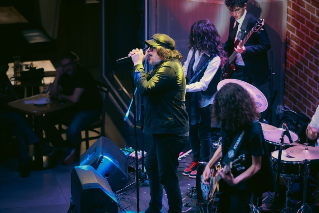 Beto Bruno, da Cachorro Grande, no Hard Rock Cafe | Crédito: Rafael Cautella