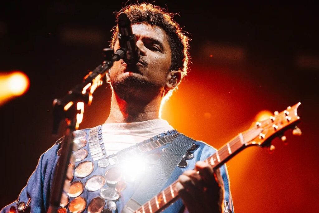 Natiruts tocando em show, banda fará parte do line-up do Festival João Rock 2025 | Crédito:  @alexwoloch e @cria.mov