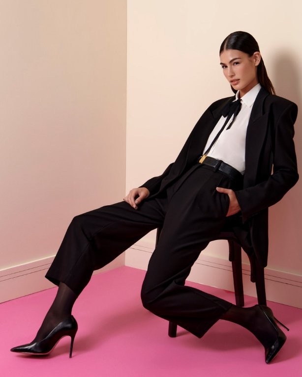 Corporate Core - Foto Reprodução do Instagram @carolbassibrand