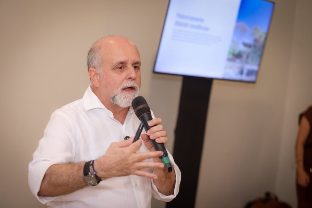 Maurício Siqueira na CASACOR Ribeirão Preto 2025 | Crédito: Rafael Cautella