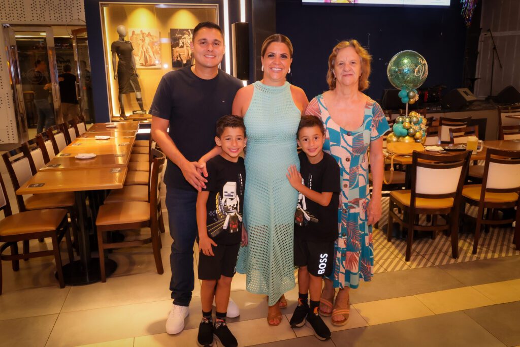 Viviane Andrade e família | Crédito: Rafael Cautella
