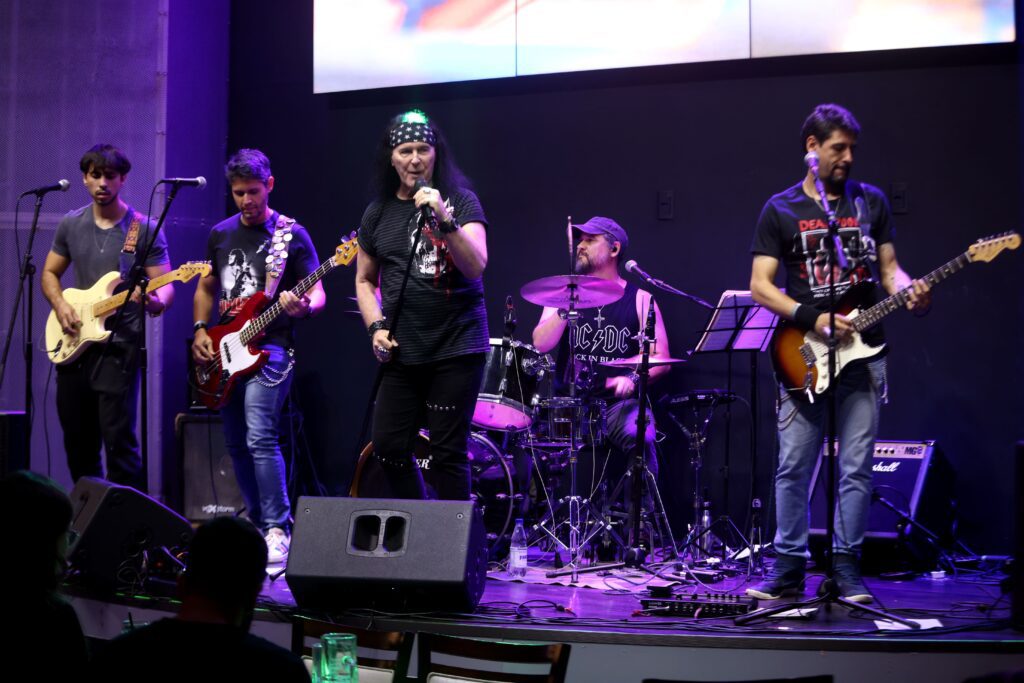 Vocalista original do ACDC de volta em Ribeirão | Crédito: Rafael Cautella