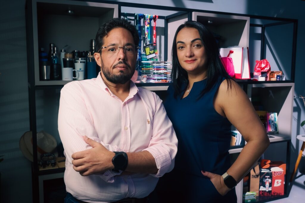 Adriana Souza e Alessandro Almeida, diretores da IMPRIMIL | Crédito: Rafael Cautella