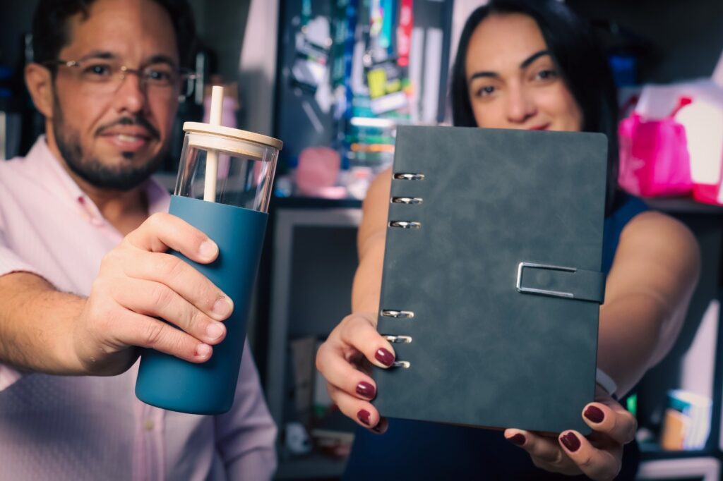 Adriana Souza e Alessandro Almeida, diretores da IMPRIMIL | Crédito: Rafael Cautella