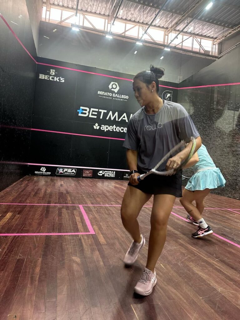 Juliana Pereira Feibelmann em quadra de squash | Crédito: Arquivo pessoal