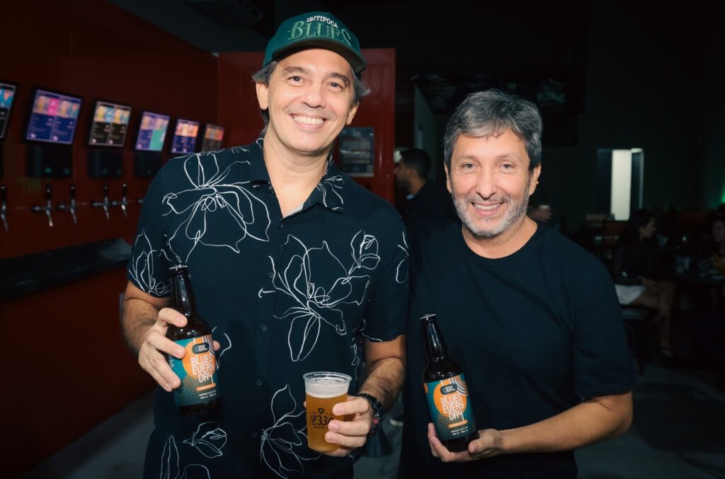 Fred Sunwalk e Tio Limongi no lançamento da cerveja "Blues Everyday American Ale" | Crédito: Rafael Cautella