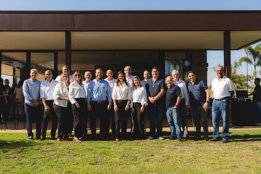 Equipe da Construtora Pereira Alvim participou do cerimonial de entrega do Residencial Guaporé 2, em Matão | Crédito: Divulgação