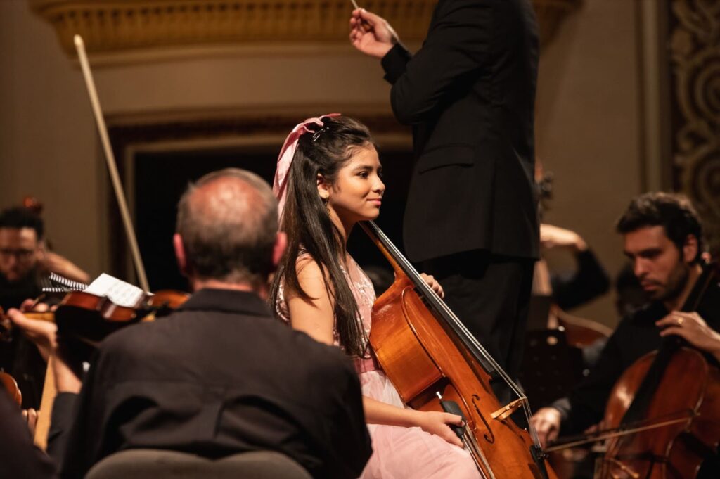 Letícia Araújo durante o concurso nacional de violoncelistas | Crédito: Divulgação