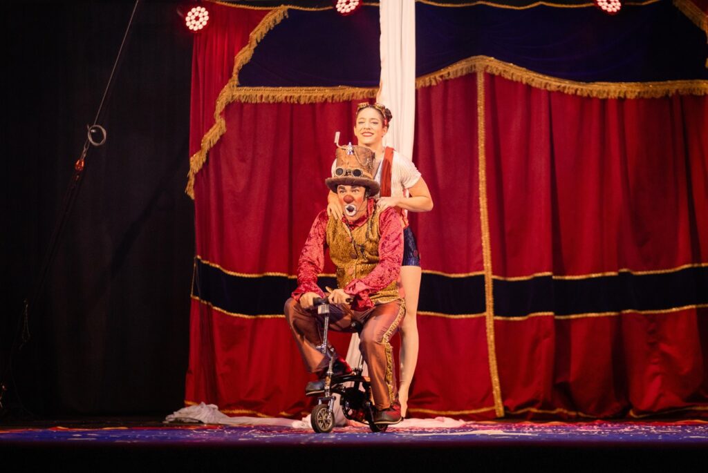 Cabaret LUX - Cia A Grande Lona | Crédito: Gustavo Souza