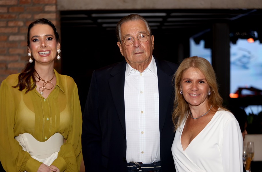 Beatriz Gerlak, Maurilio Biagi Filho e Daniella Aguiar, na Experiência Absolutta | Crédito: Rafael Cautella
