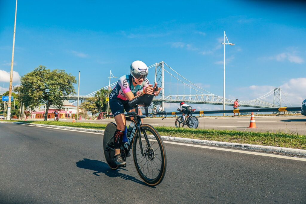 Ana Laura Almeida na competição de Ironman | Crédito: arquivo pessoa de Ana Laura Almeida