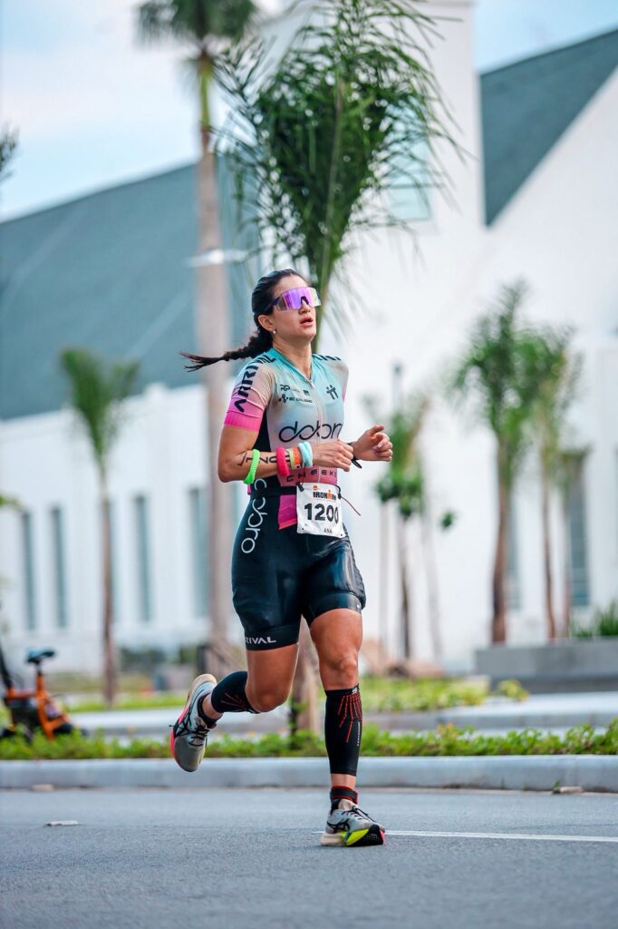 Ana Laura Almeida na competição de Ironman | Crédito: arquivo pessoa de Ana Laura Almeida