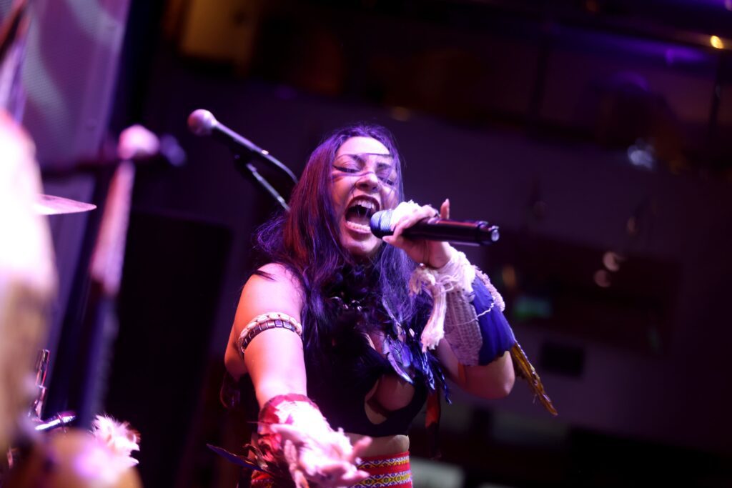 Banda Caaru toca rock xamânico no Hard Rock Cafe | Crédito: Rafael Cautella