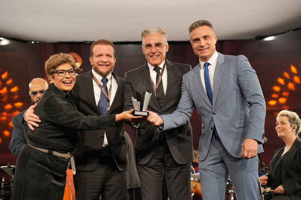 Monica Viana (gerente de relacionamento Abrasce), Julio Di Madeo José Roberto Pereira Alvim e Rogério Santos (Superintendente Santa Maria Outlet) | Crédito: Divulgação