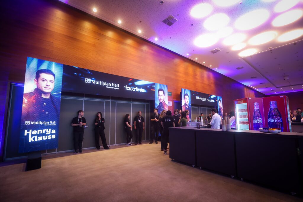 Show de ilusionismo de Henry e Klauss no Multiplan Hall | Crédito: Rafael Cautella