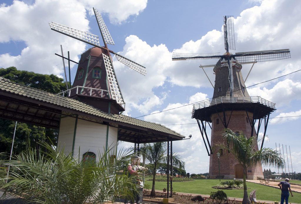 Em Holambra, os moinhos de vento enchem os olhos dos turistas | Crédito: Alesp