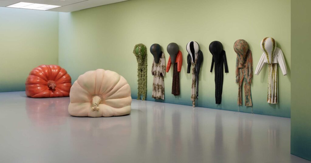 Loewe x Anthea Hamilton Installation | Crédito: Divulgação