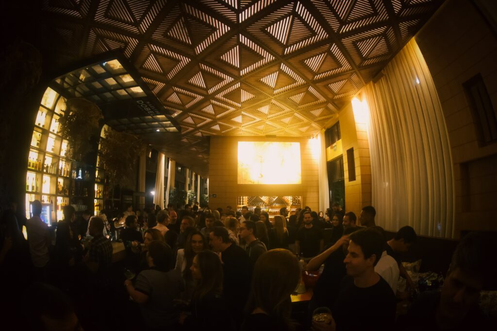Música eletrônica anima restaurante Zucker | Crédito: Rafael Cautella