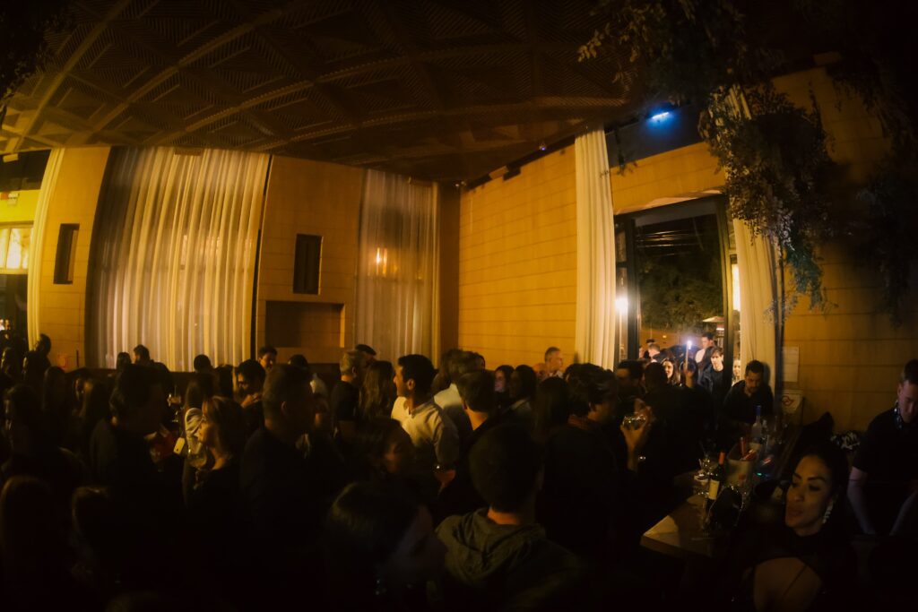 Noite com DJs convidados no Zucker | Crédito: Rafael Cautella