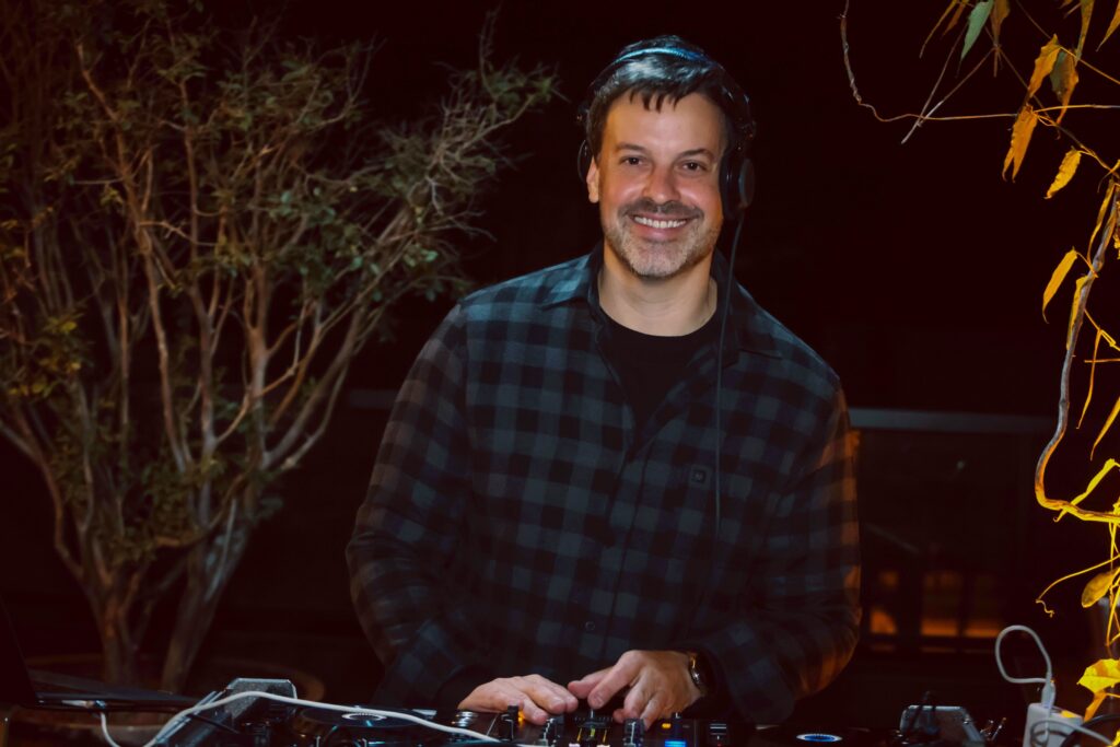 Noite com DJs convidados no Zucker | Crédito: Rafael Cautella