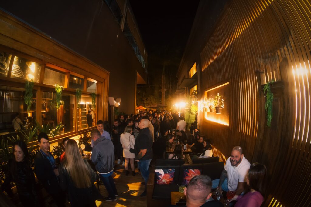 Música eletrônica anima restaurante Zucker | Crédito: Rafael Cautella