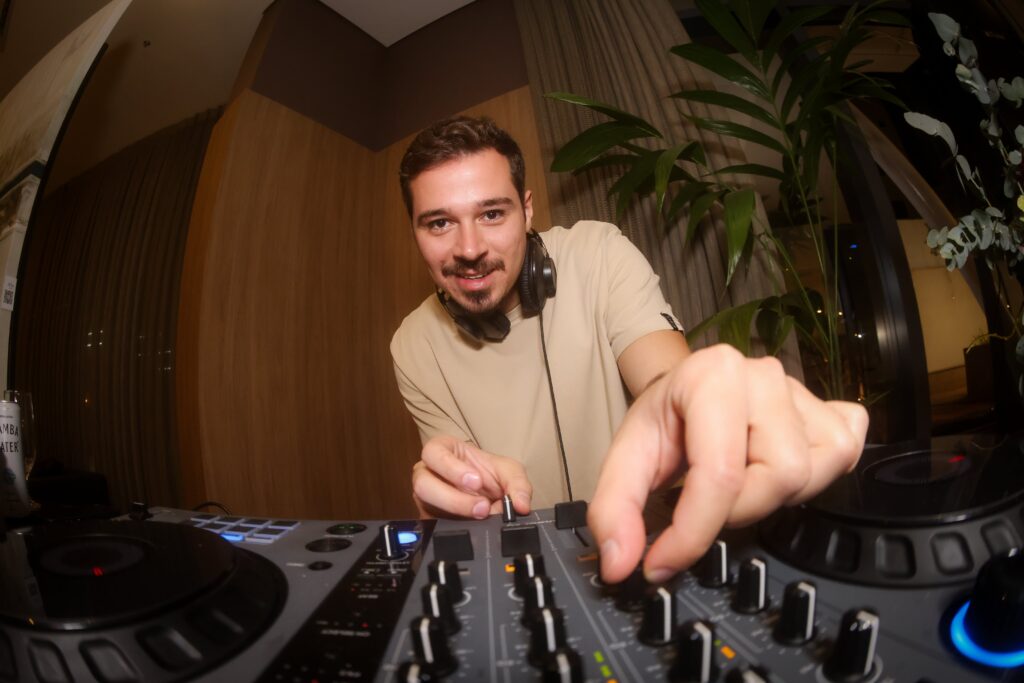 Vernissage de exposição no hotel TRYP | Crédito: Rafael Cautella