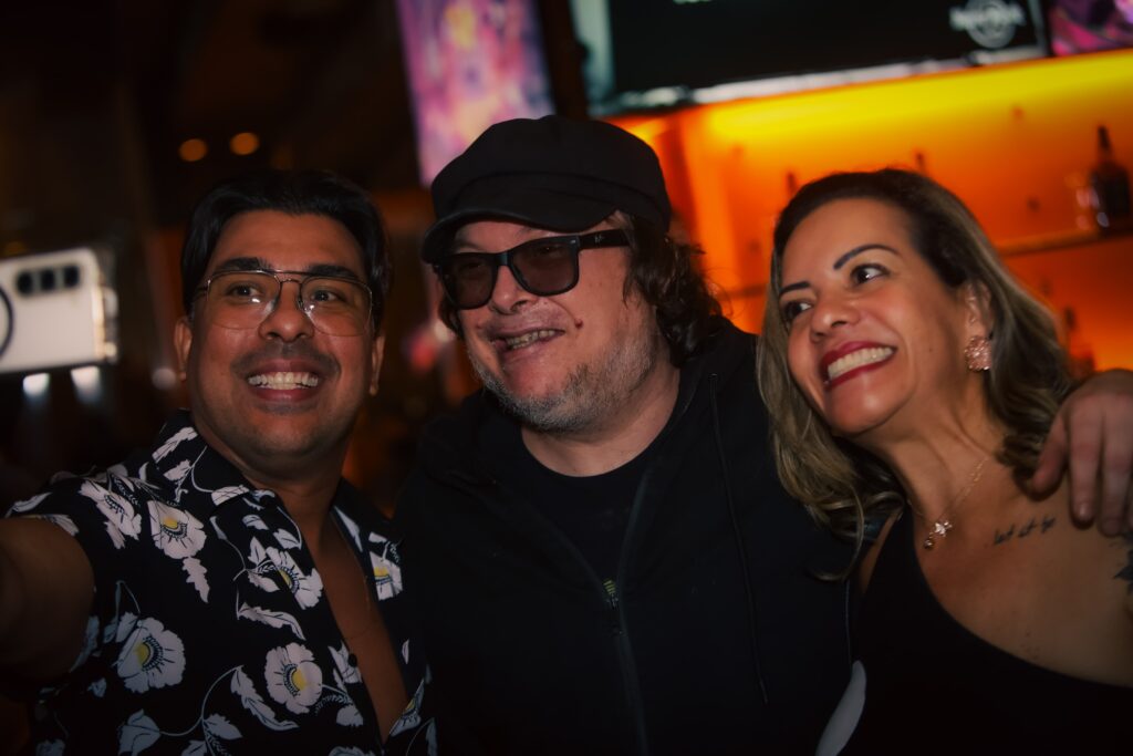 Beto Bruno, vocalista do Cachorro Grande, se apresenta no Hard Rock em 23-08-25 | Crédito: Rafael Cautella