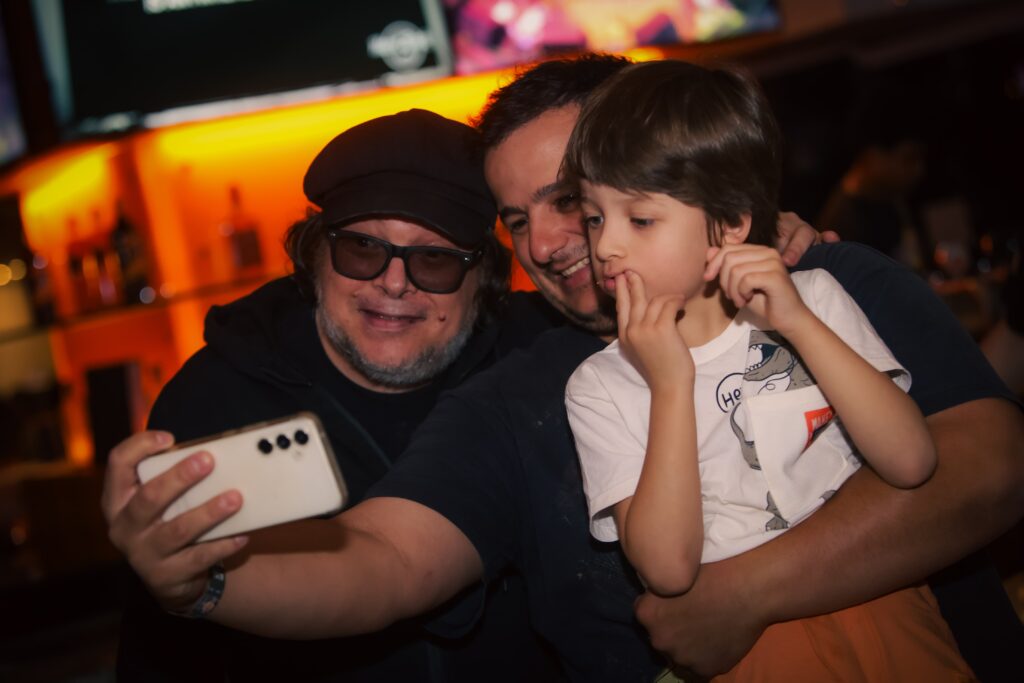 Beto Bruno, vocalista do Cachorro Grande, se apresenta no Hard Rock em 23-08-25 | Crédito: Rafael Cautella