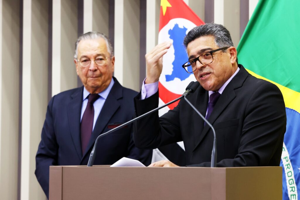 Maurílio Biagi Filho recebe o título de Cidadão Sertanezino | Crédito: Pierre Duarte