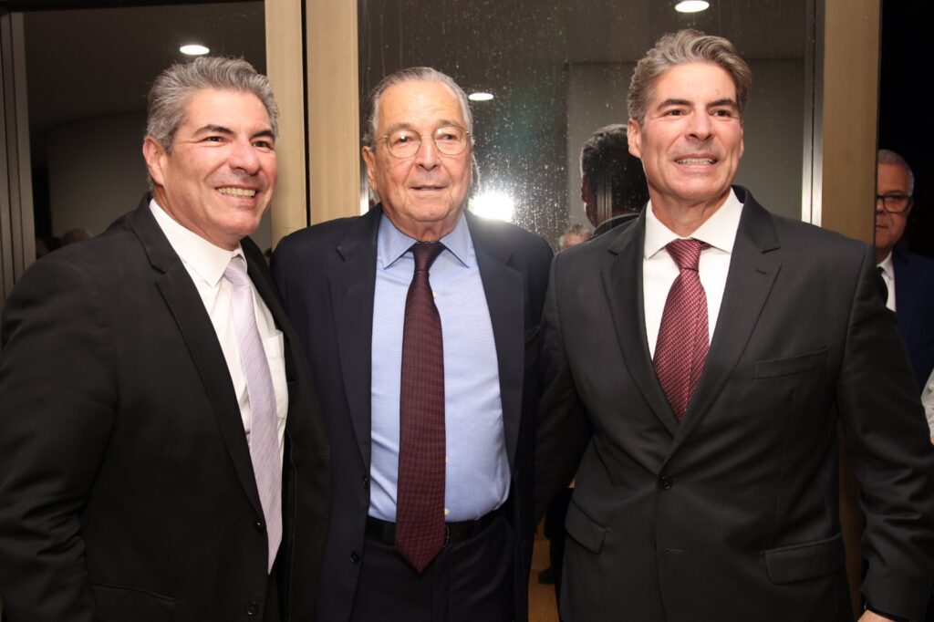 Maurílio Biagi Filho com Maurício e Marcelo Gasparini | Crédito: Pierre Duarte