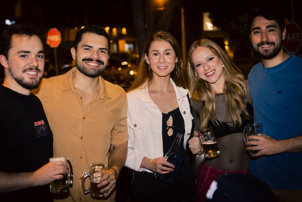 Vida social no Salz Bar | Crédito: Rafael Cautella
