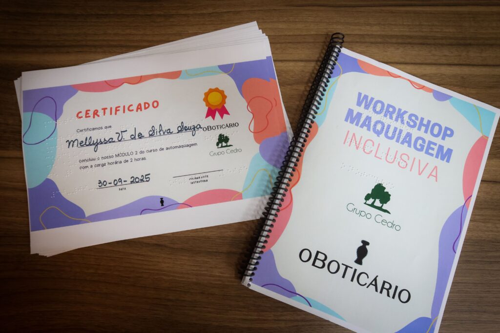 Workshop de maquiagem inclusiva do Grupo Cedro | Crédito: Rafael Cautella