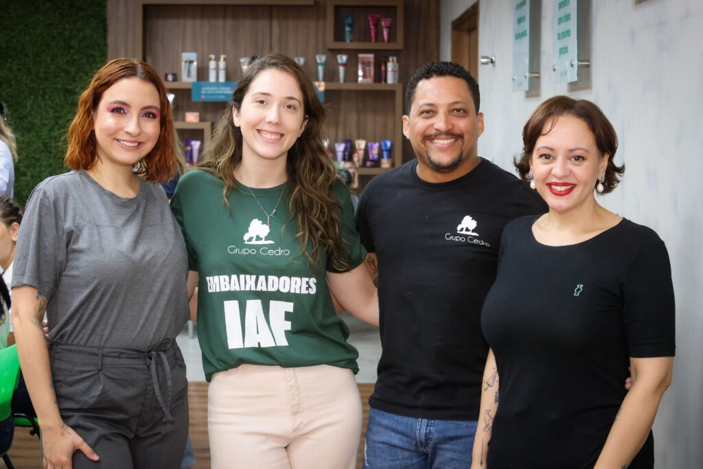 Workshop de maquiagem inclusiva do Grupo Cedro | Crédito: Rafael Cautella