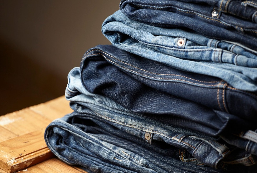 Tipos de calça jeans | Crédito: Freepik