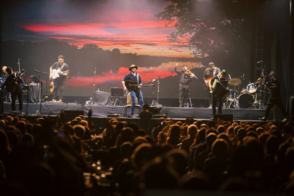 Almir e Gabriel Sater dividem palco e paixão pela música no RibeirãoShopping | Créditos: Rafael Cautella